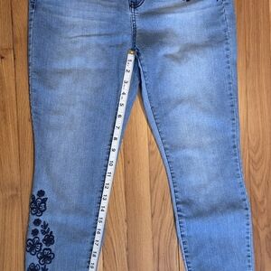 Blue Floral Embroidered Women's Skinny Jeans